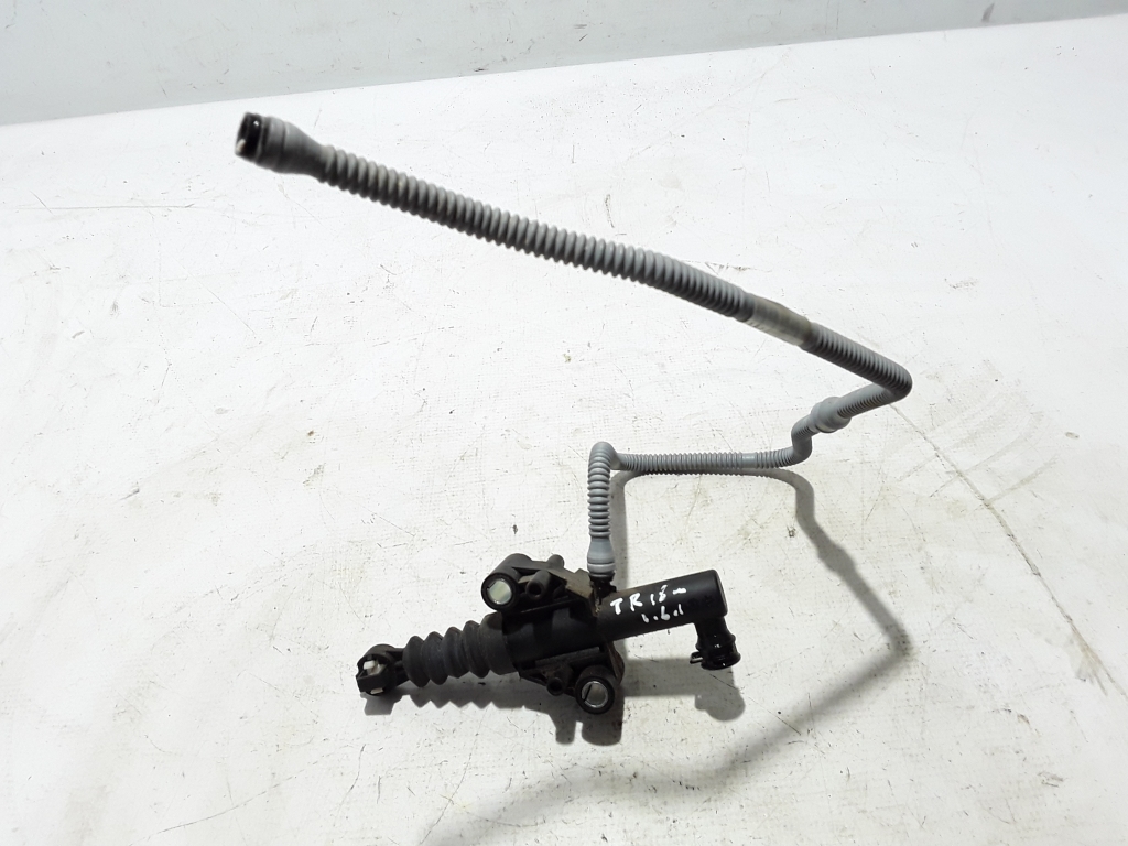 Used RENAULT Trafic Clutch cylinder master 306105588R