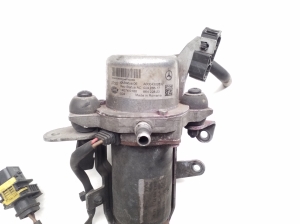Mercedes Benz E-Class W212 (2009–2015) Vacuum pump A0004302832 - 2