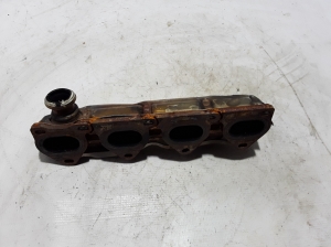  Exhaust manifold 