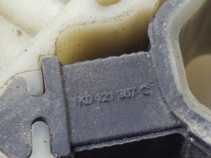 Volkswagen Passat B7 (2010–2014) Radiator bracket 1K0121367G - 3