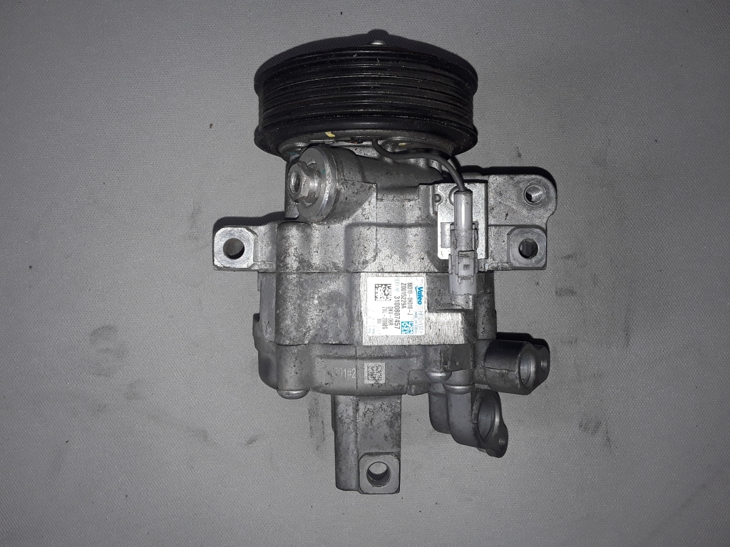 Used TOYOTA Aygo Air conditioner compressor 883100H010