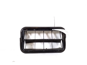  Rear wing ventilation grille 