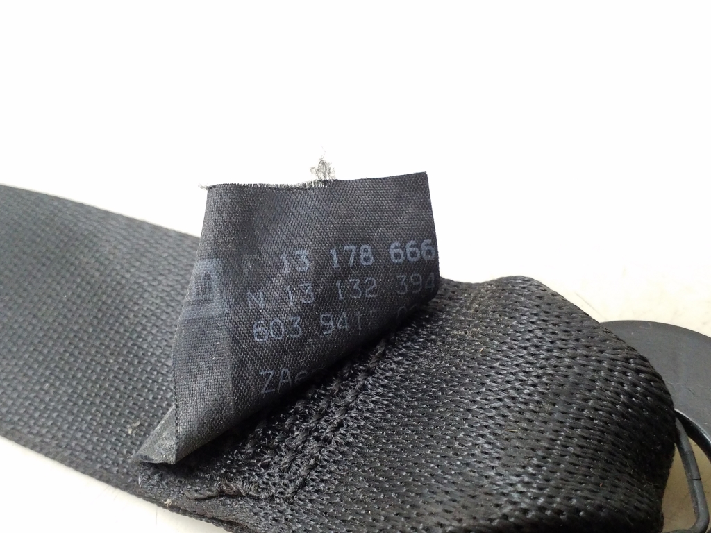 OPEL Zafira B (2005-2010) Передній правий ремінь безпеки 13178666 24960503