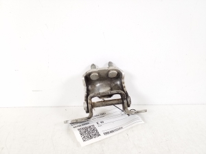 Rear side door upper hinge - 68760-02060