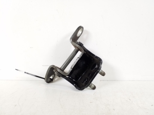 Rear side door upper hinge - 68760-0D010