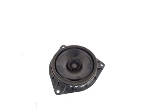   Rear side door speaker 