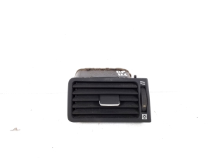 TOYOTA Corolla (2004–2007) Dashboard air vent grilles 55650-02020 - 2