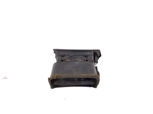 TOYOTA Corolla (2004–2007) Dashboard air vent grilles 55660-02040 - 4