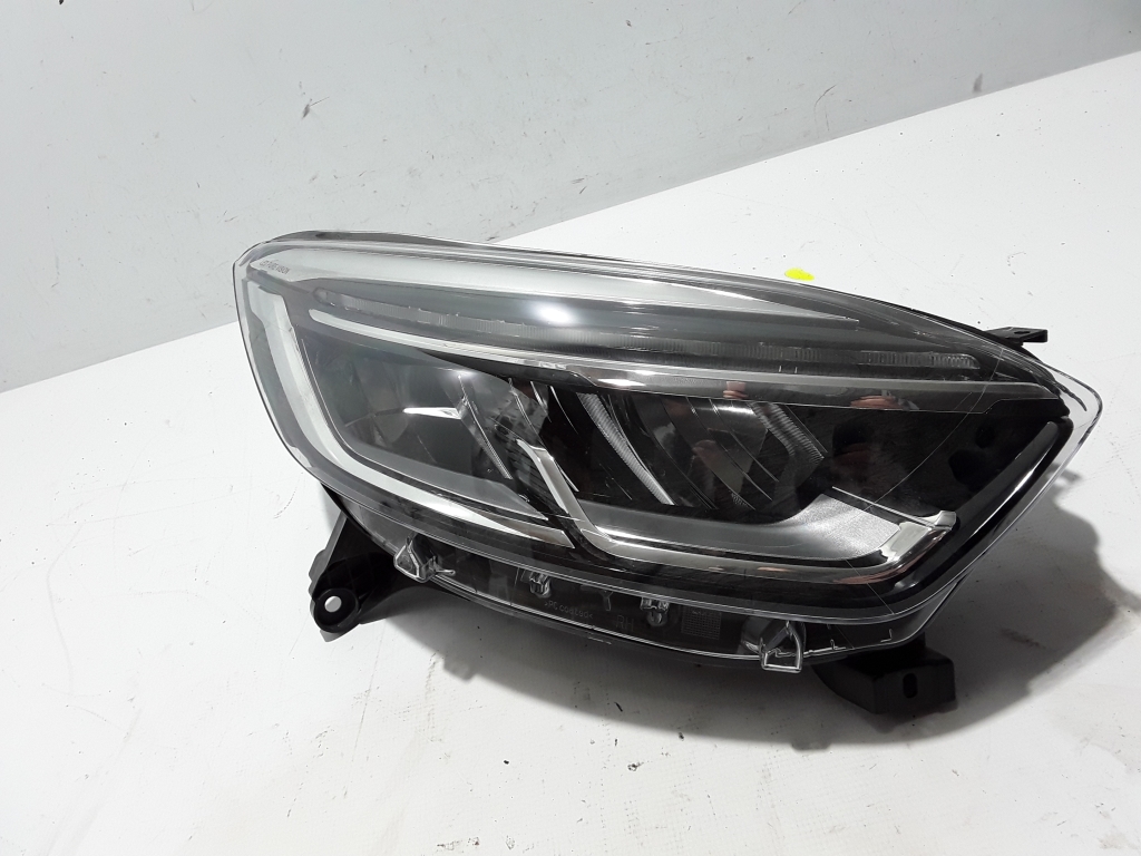 Used RENAULT Captur Headlights 260101671R