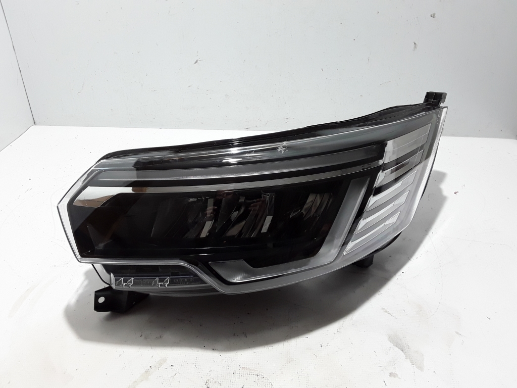 Used RENAULT Trafic Headlights 260601790R