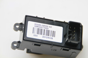 Hyundai i40 (2011–2026) Rear side door window switch 935803Z050 - 2
