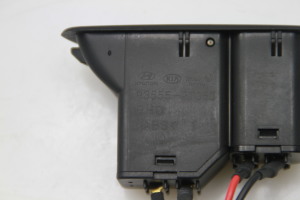 Schalter zum Öffnen des Kofferraums - 935552T050