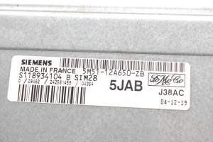 Ford Focus (2004–2011) Engine control unit 5M5112A650ZB - 3