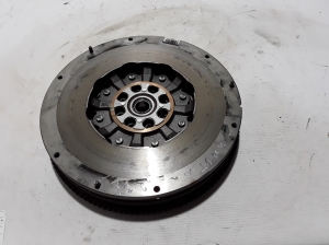  Clutch flywheel 