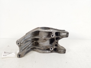Mercedes Benz CLA-Class W117 (2013–2019) Esimese veovõlli kinnitus A6512200131 - 2