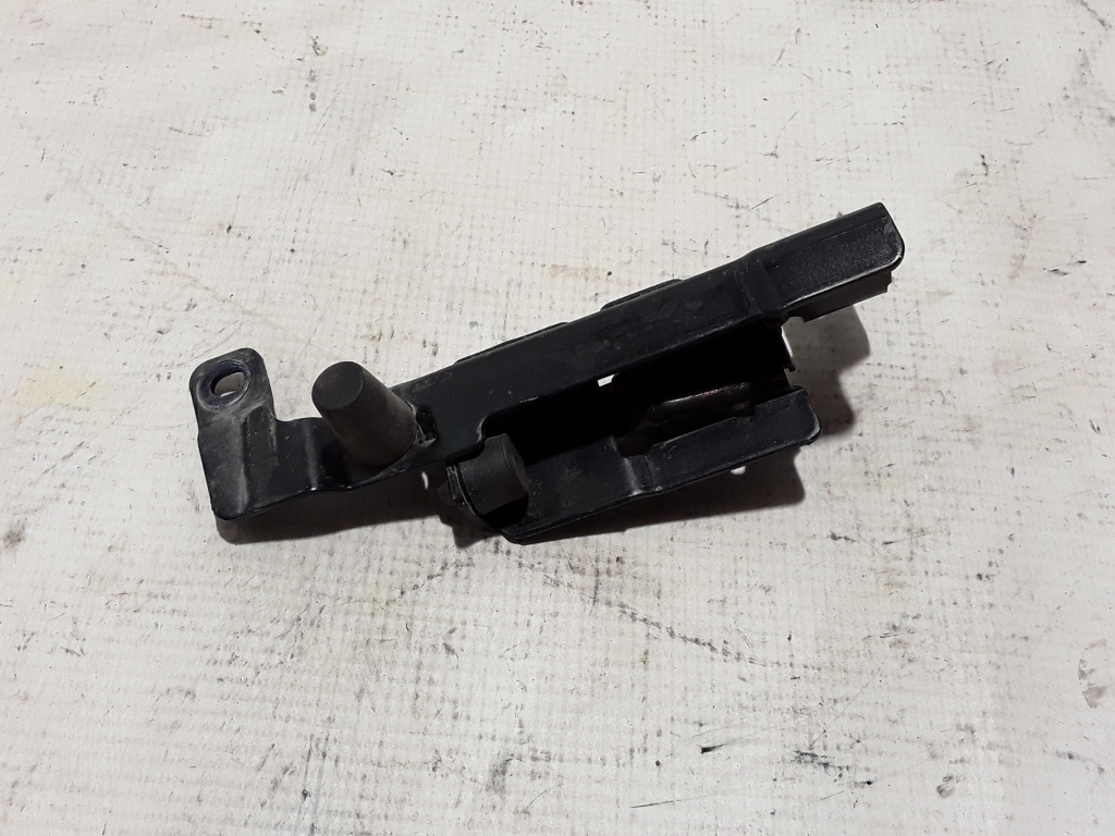 RENAULT Trafic 3 generation (2014-2023)  Sliding door lower bracket 7700312381 21001556