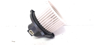 Kia Sorento (2009–2014) Heater blower motor E30883-0330 - 3