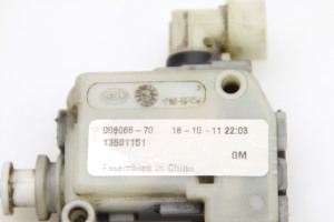 Opel Insignia (2008–2017) Kütuse täiteava korgi lukustus 13501151 - 2