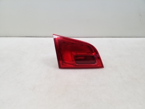   Tail light on trunk lid  - 13282246 