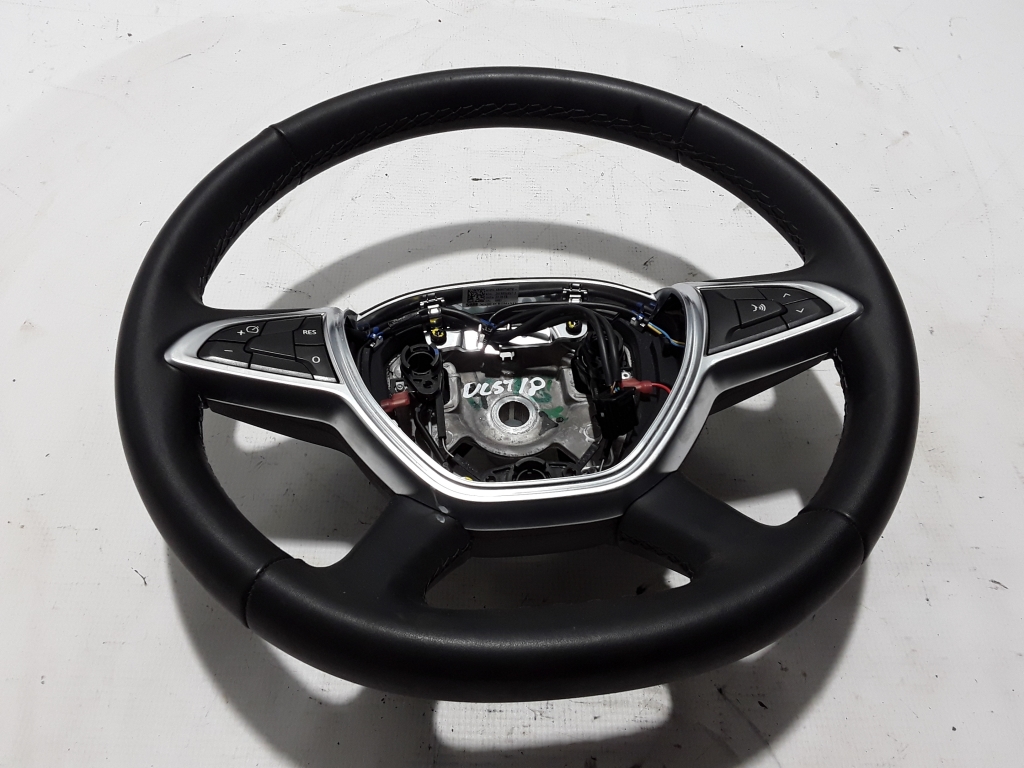 Used Dacia Duster Steering wheel 484007585R