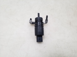 Opel Astra J (2009–2017) Front windshield washer pump 13250357 - 2