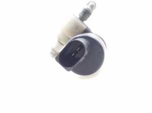 Opel Astra J (2009–2017) Front windshield washer pump 13250357 - 3