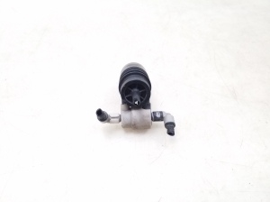 Opel Astra J (2009–2017) Front windshield washer pump 13250357 - 5