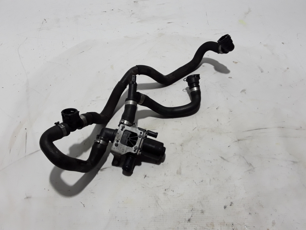 Used BMW 5 SERIES Circulation pump 8572513