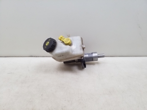  Master cylinder 