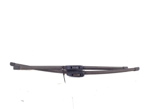  Windshield wiper blades 