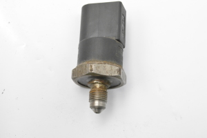 Volkswagen Golf V (2003–2009) Fuel rail pressure sensor 06D906051 - 3
