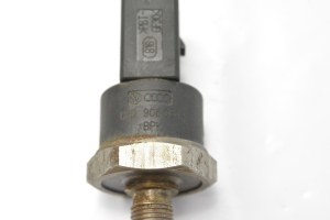 Volkswagen Golf V (2003–2009) Fuel rail pressure sensor 06D906051 - 4