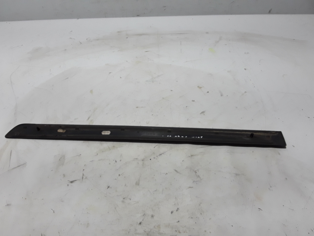 VOLVO S60 1 generation (2000-2009) Right Side Sliding Door Molding 8650022 21007457