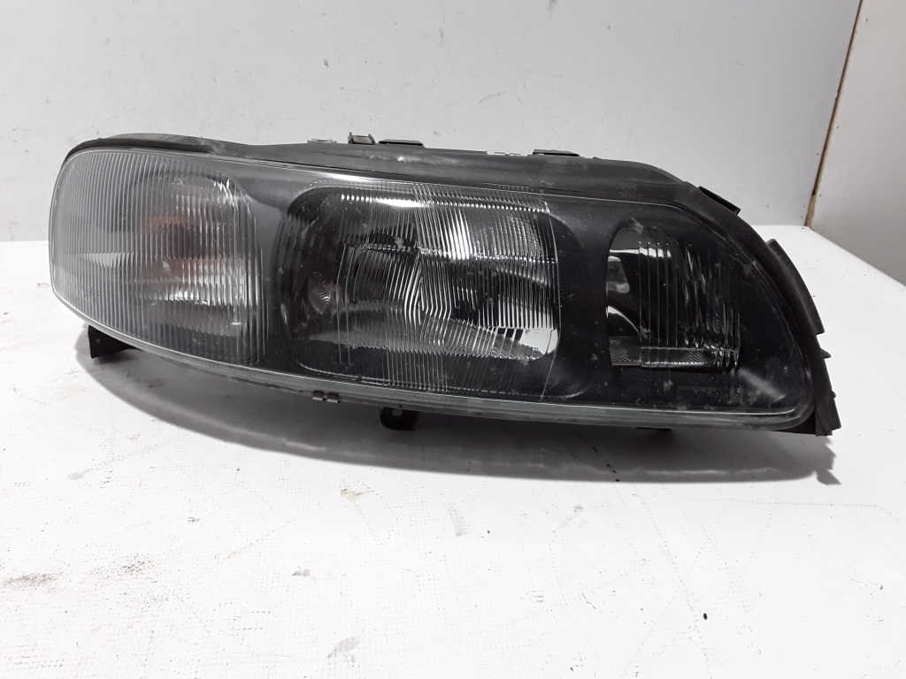 Used VOLVO S60 Headlights 8693586