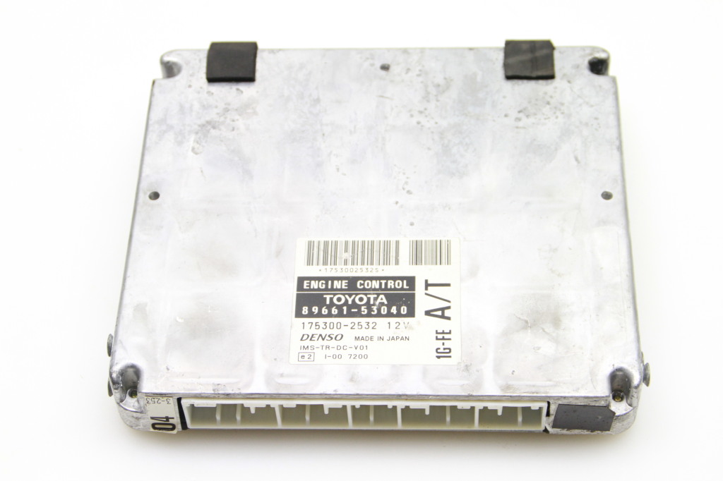 LEXUS IS XE10 (1999-2005) Блок керування двигуном ECU 8966153040 24704617