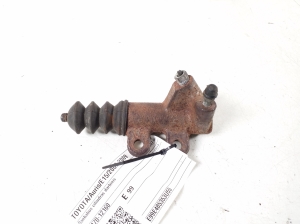Clutch slave cylinder - 31470-12160