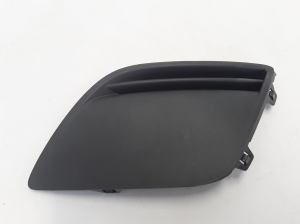  Front bumper fog lamp cover 