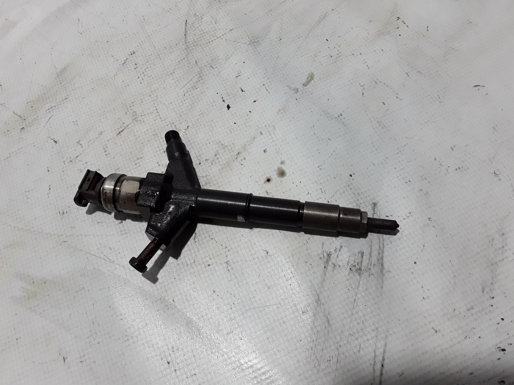 Used NISSAN Pathfinder Fuel injector 166005X00A