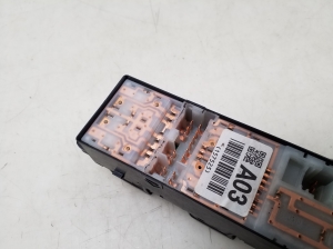 Subaru Outback (2009–2014) Front door glass switch - 3