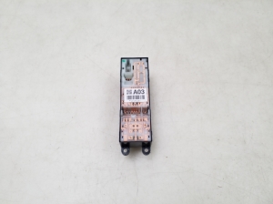 Subaru Outback (2009–2014) Front door glass switch - 4