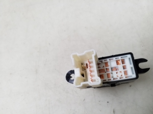 Subaru Outback (2009–2014) Rear side door window switch - 4