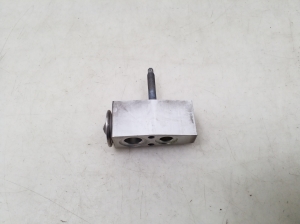 Opel Astra J (2009–2017) Konditsioneeri vooliku ventiil 70180683 - 2
