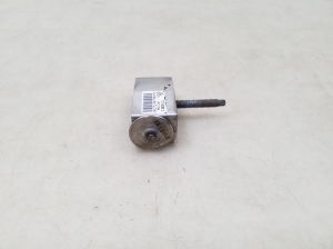 Opel Astra J (2009–2017) Konditsioneeri vooliku ventiil 70180683 - 4
