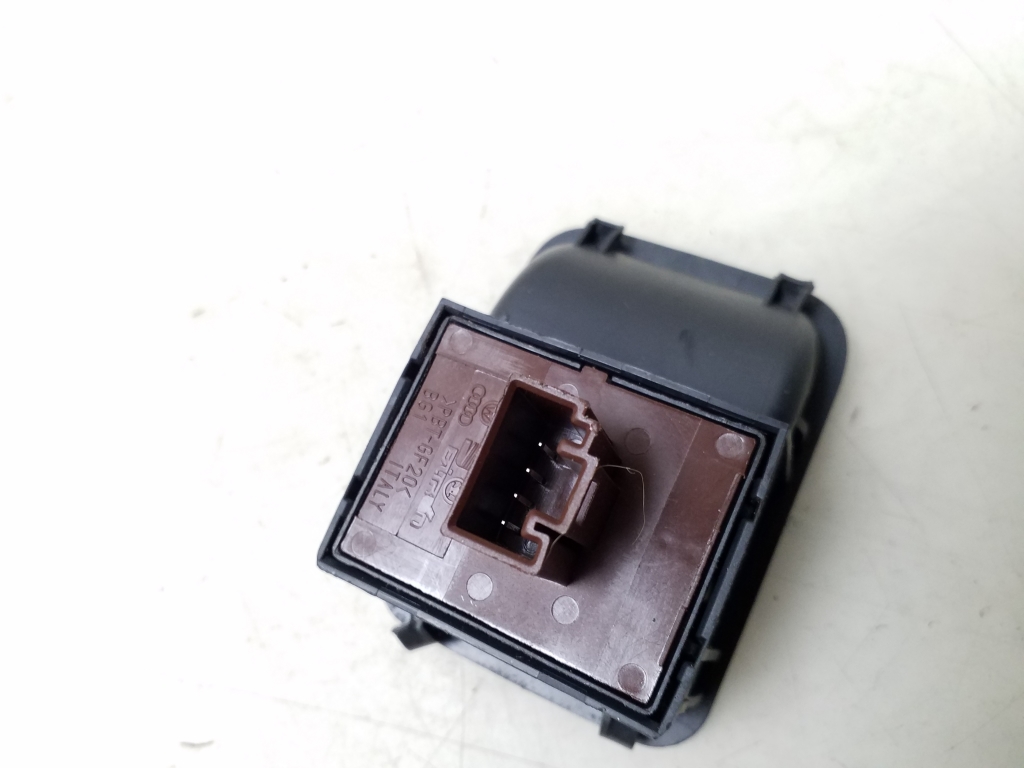 Used Skoda Fabia Front door glass switch 5J0867171A