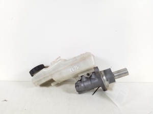  Master cylinder 