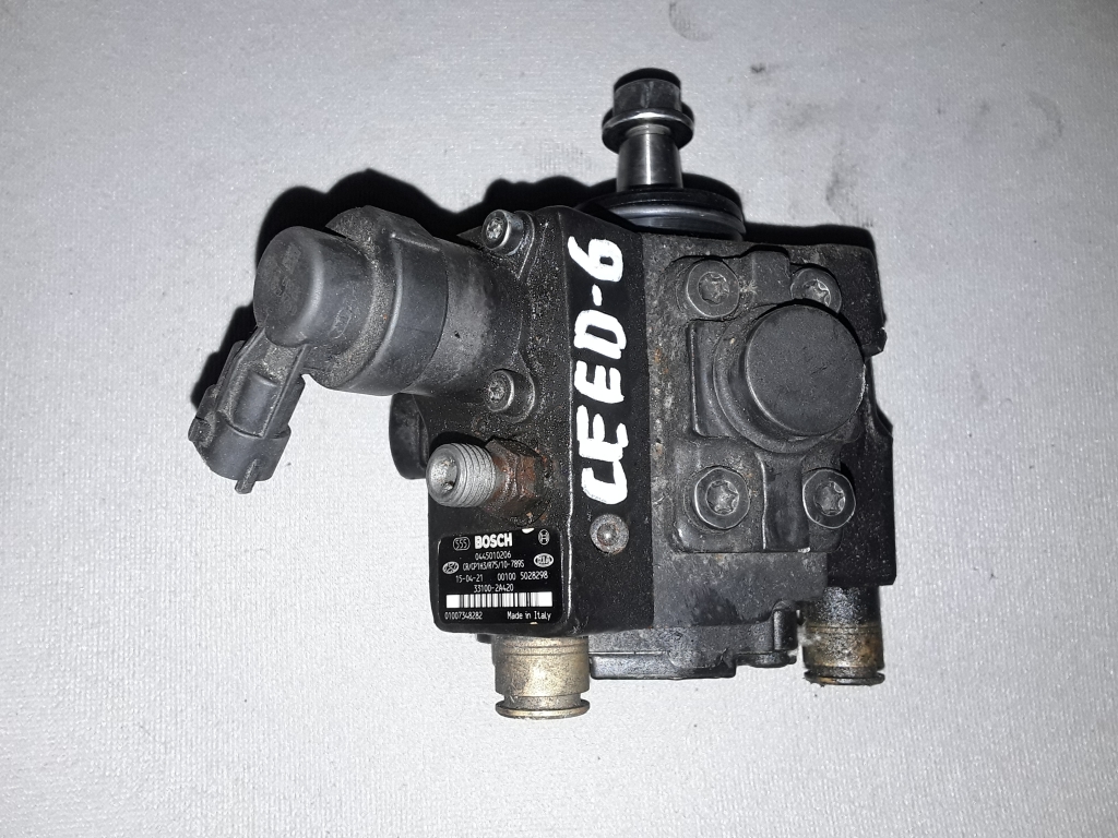 Used Kia ceed Fuel pump 331002A420