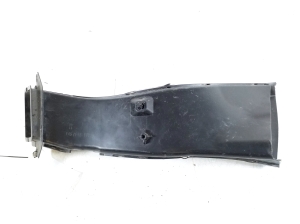 Other windshield wiper cowl trim part - 7468504