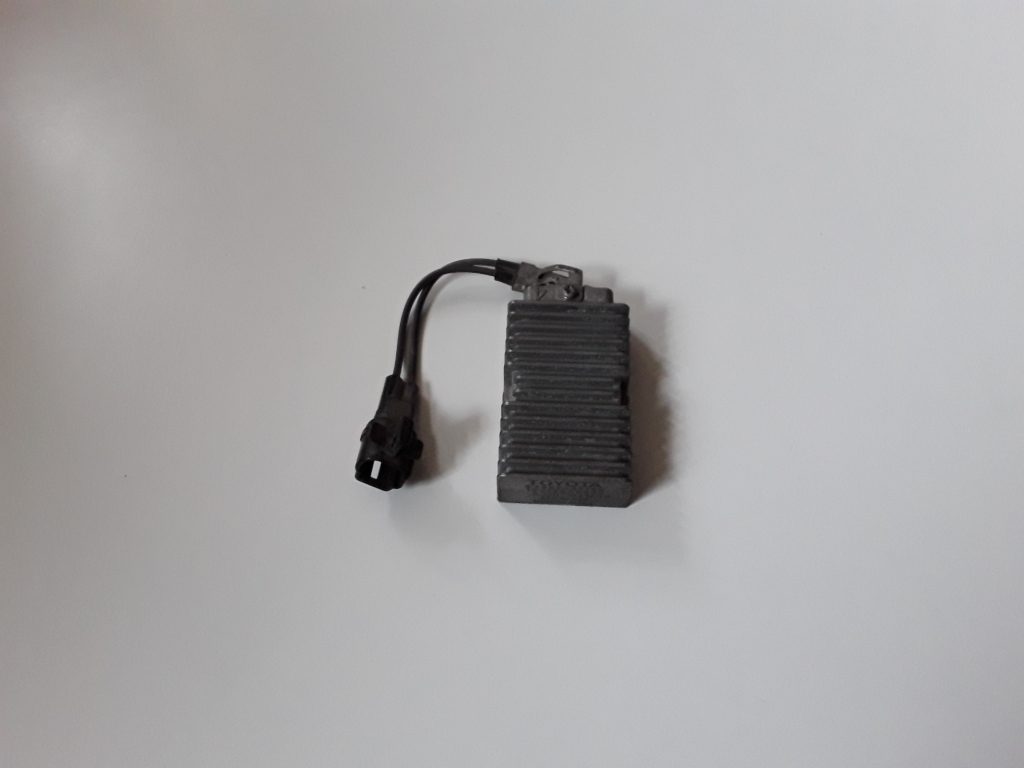 Used TOYOTA Sienna Fuel pump control module 2308031160