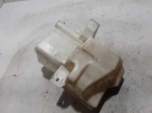  Windscreen washer tank front 