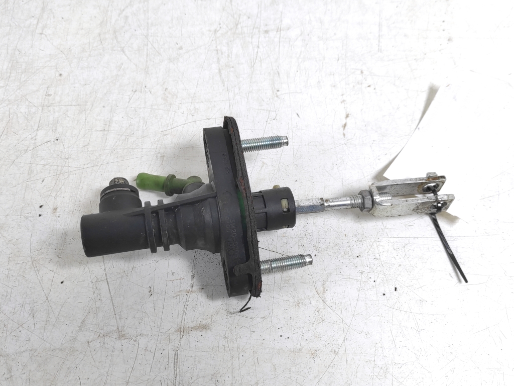 TOYOTA Avensis T27 Clutch Cylinder 31420-02051 21608228